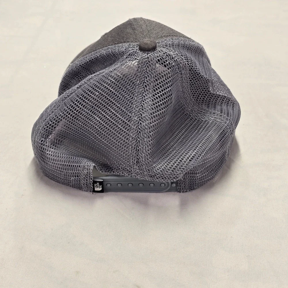 The‎ North Face Gray Mesh Trucker Hat Bear Mountain Logo Snapback Cap